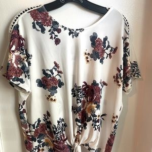 iZ byer, detailed floral blouse, size LARGE